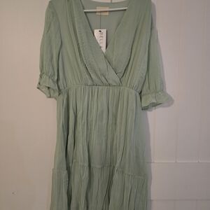NWT Bella Ella Boutique Women's Sage Green Midi Dress